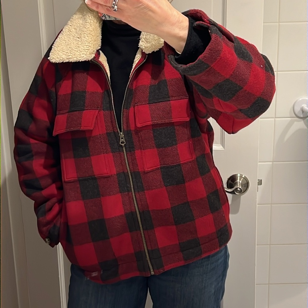 NWT- Faherty Women’s fleece Lined plaid jacket - Large
So soft and cozy! - Picture 9 of 9